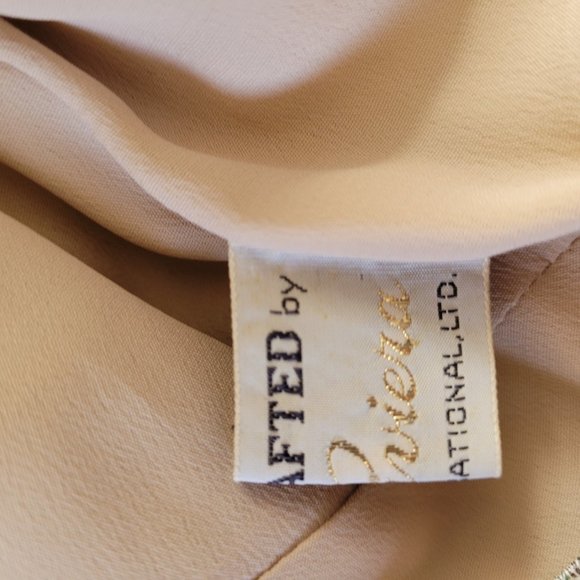 HANDCRAFTED VINTAGE RIVIERA INTERNATIONAL MINK TRIMMED JACKET - Picture 4 of 11